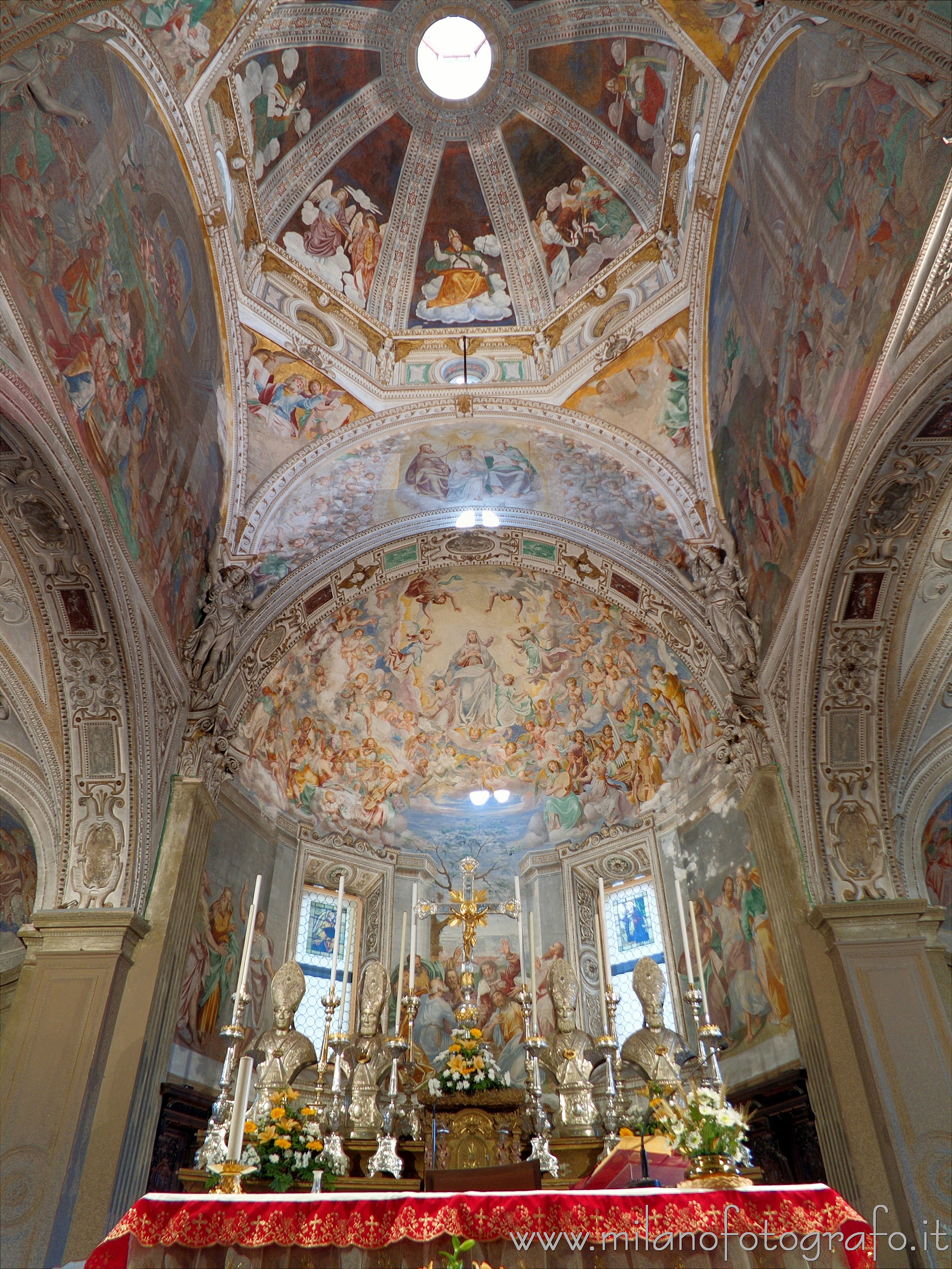 Verbania (Verbano-Cusio-Ossola) - Abside centrale e cupola della Chiesa della Madonna di Campagna